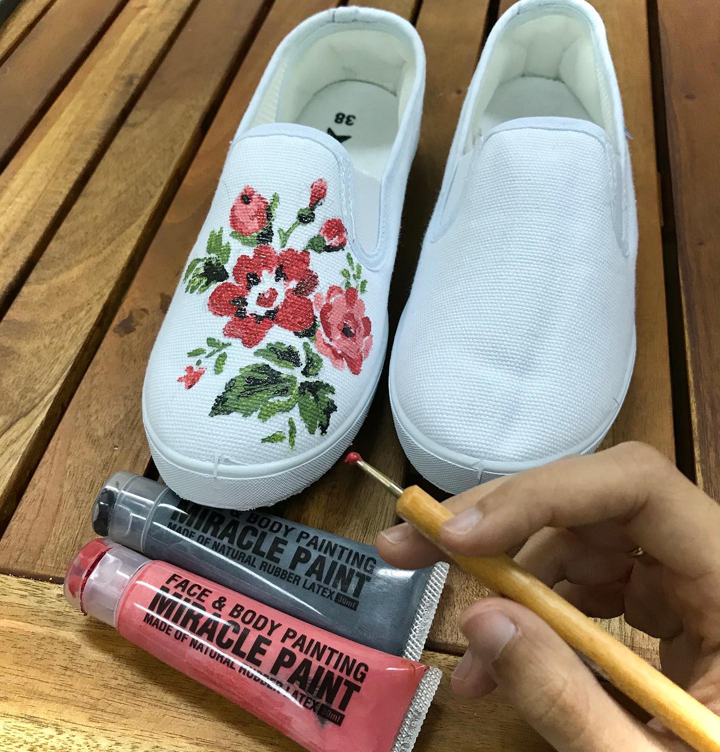 White shoes and Paint Set